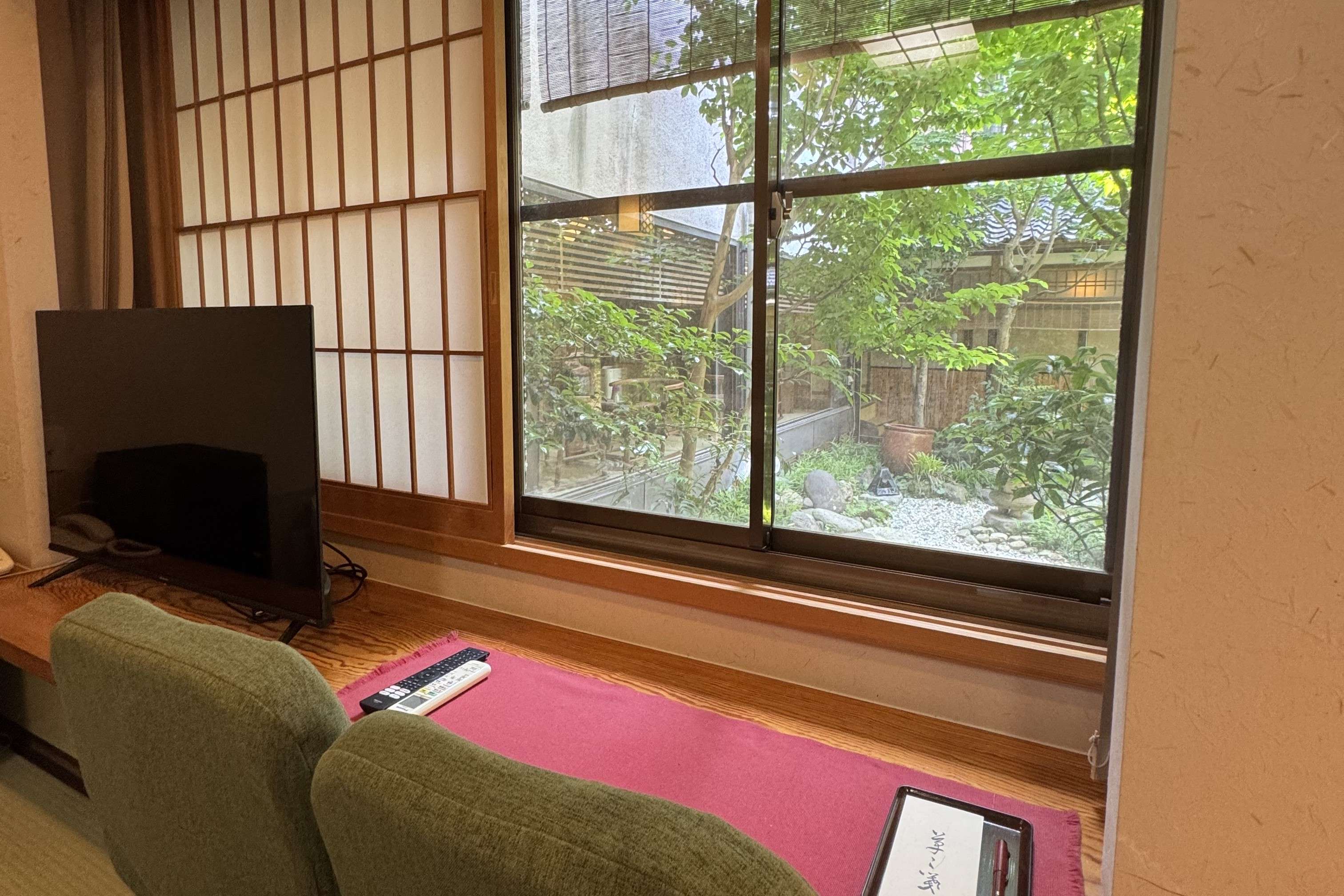 350DBE5F-CC14-431B-BFE2-82830DD5886D