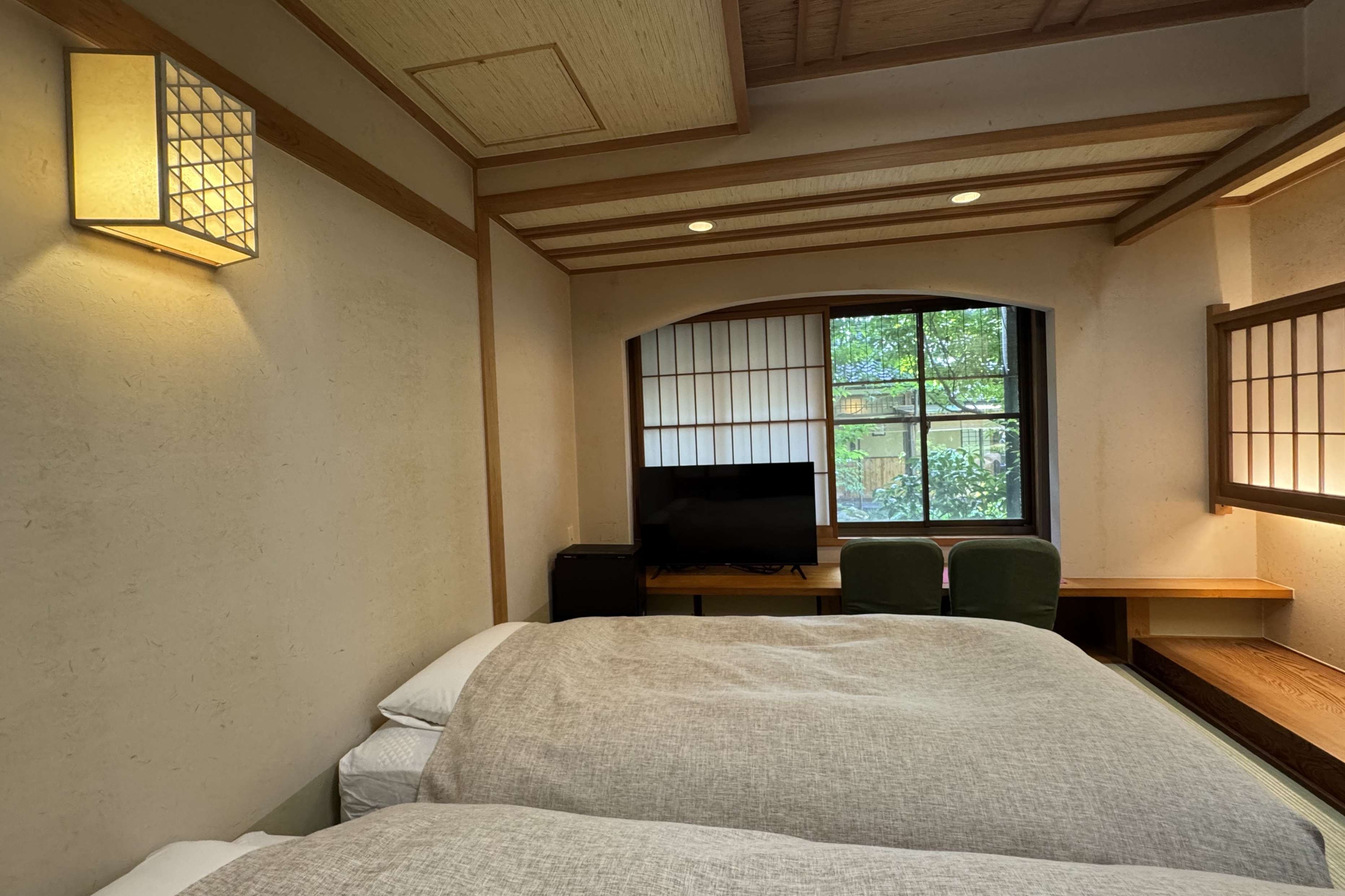 E0FB9A9C-26AB-4EE8-ACC0-144251AB0330